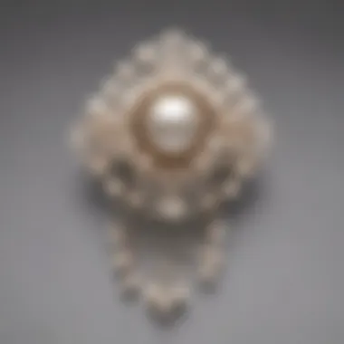 Vintage-inspired pearl embellished hair clip