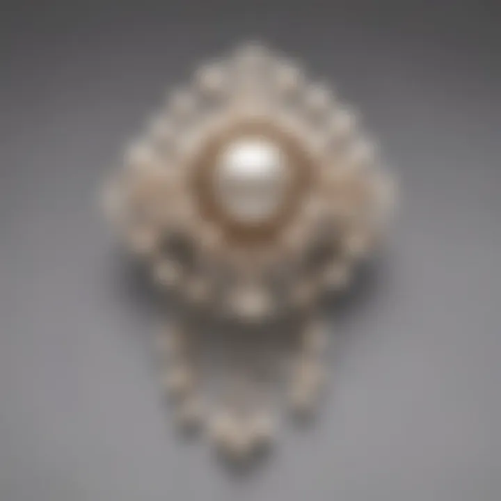 Vintage-inspired pearl embellished hair clip